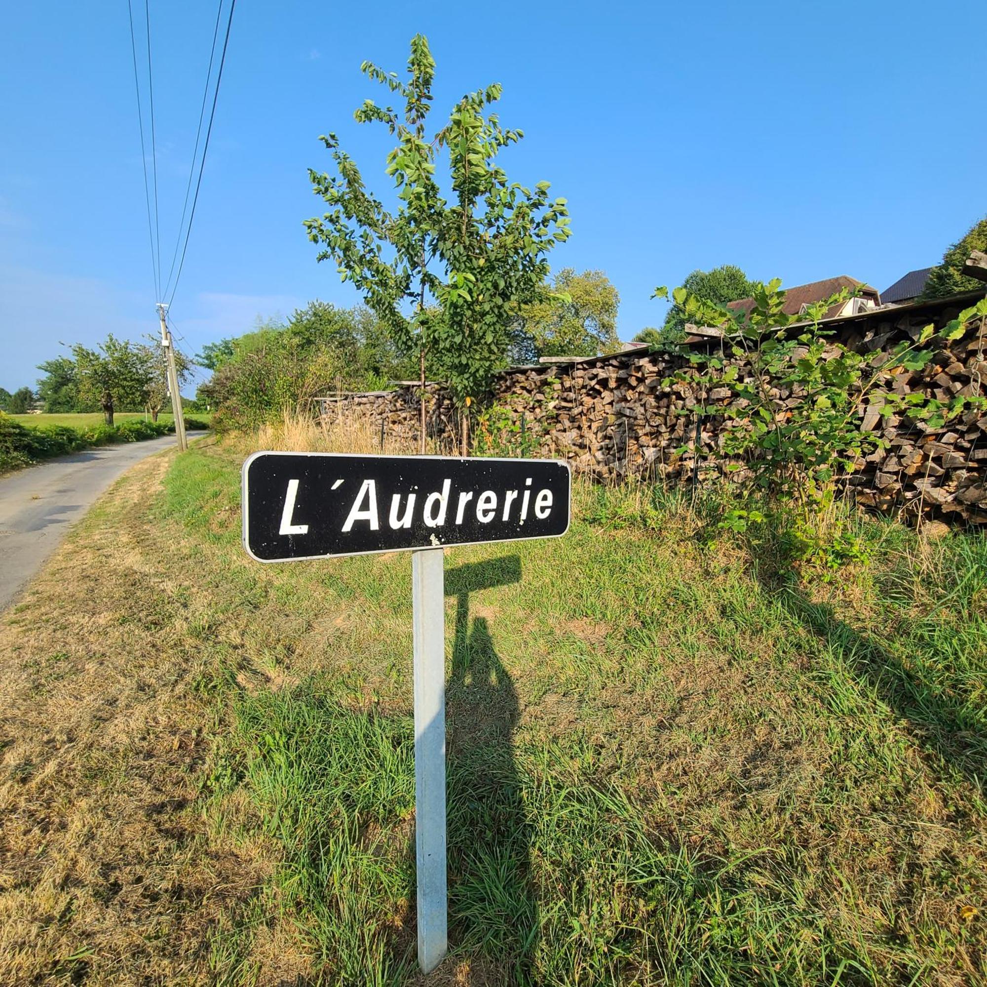 Studio L'audrerie. Saint-Pardoux-Corbier Esterno foto